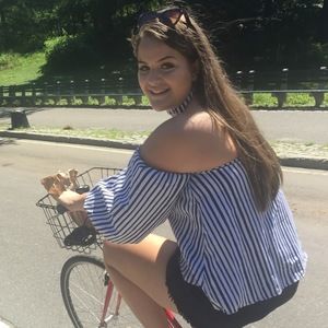 Meet your Posher, Olivia